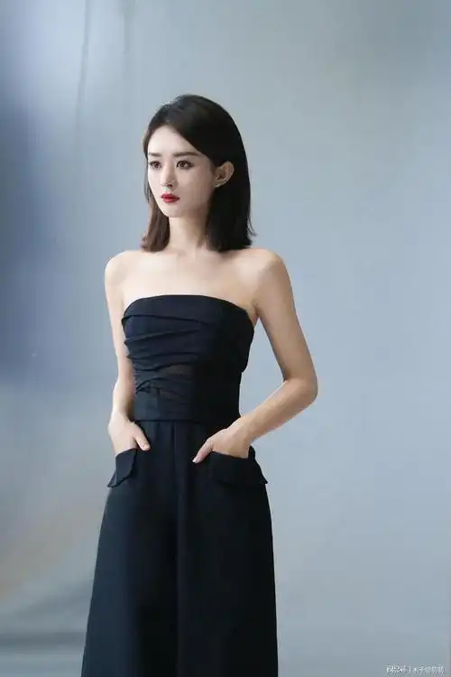 赵丽颖自从和前夫结束了那段感情之后,便全身心投入到演艺事业上,认真