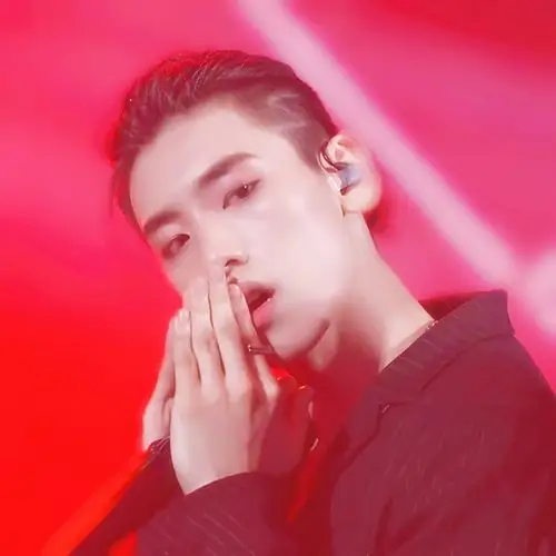 王子异 自截头像