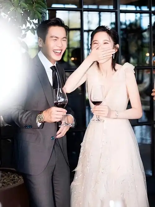 回顾妹妹变后妈父子开撕张若昀背后的痛苦你想象不到