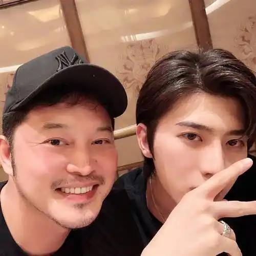 沙溢和蔡徐坤粉丝的拉扯,问考虑到对方感受没有,沙子爹网速好快_坤坤