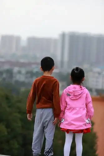 背景兄妹背影儿童背影快乐童年两小无猜