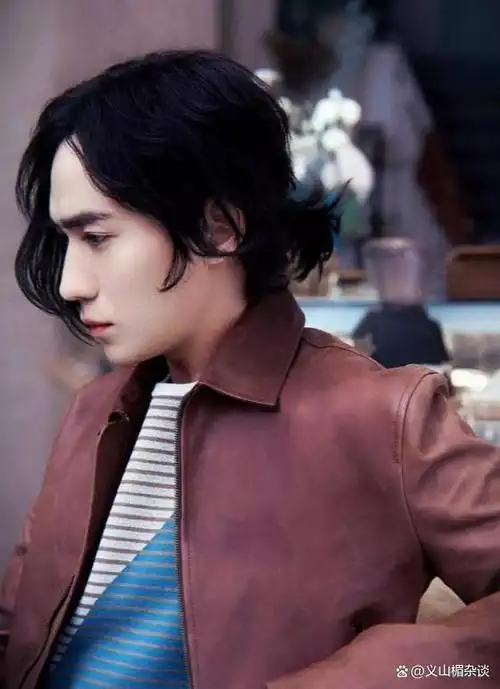 只能说是这些男星的气质能hold住长发造型,而不是发型驾驭了他们.