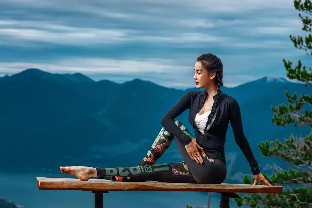 柔韧界翘楚!母其弥雅户外瑜伽展现好身姿