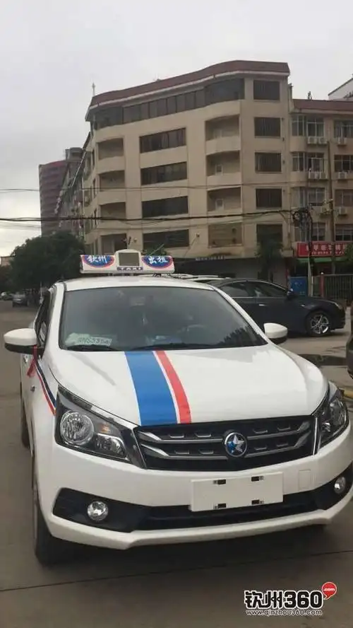 钦州霸气新出租车现在满街可以看到,没挂牌就上路营运了