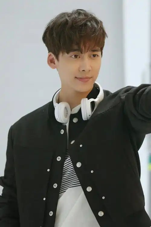 李易峰有钱人帅,也有很多女孩喜欢,为什么他还要去违法?