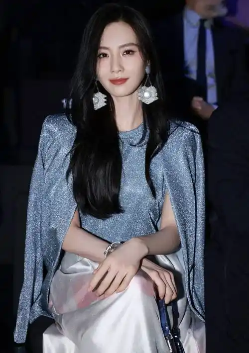 36岁刘诗诗生图美出天际!人松肉紧,风情万种,水蛇腰撩人于无形