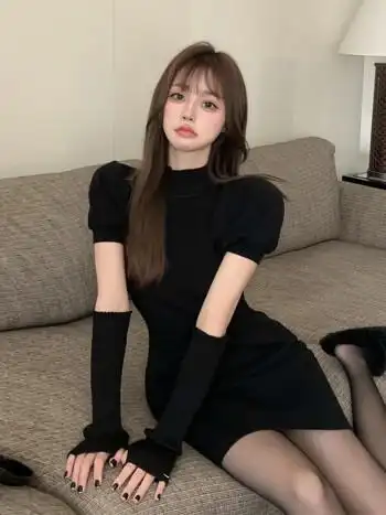 高中生女生学生青少女2022年新款纯欲辣妹中长款包臀黑色针织毛衣打底