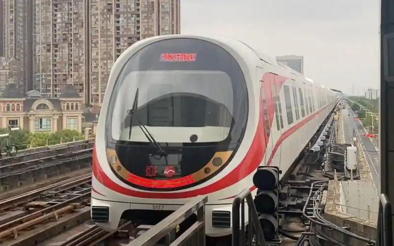 无锡地铁s1号线列车堰桥站出站