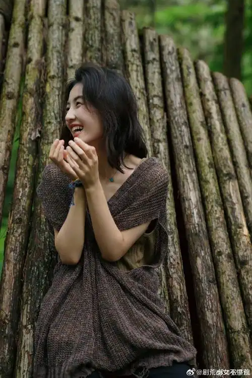 张子枫森系风随拍##张子枫森林小精灵