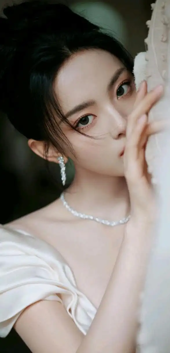 杨超越唯美写真壁纸