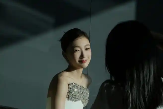 周冬雨骨相美#最近几个月,周冬雨每次有新照片,都会让人感叹,越涝越