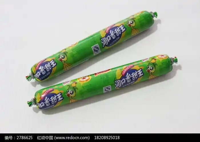 两根玉米火腿肠