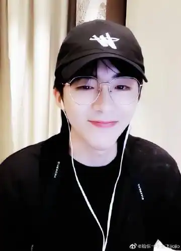 c 给你一个大飞jiojio  今天 10:12 来自 摩登兄弟超话