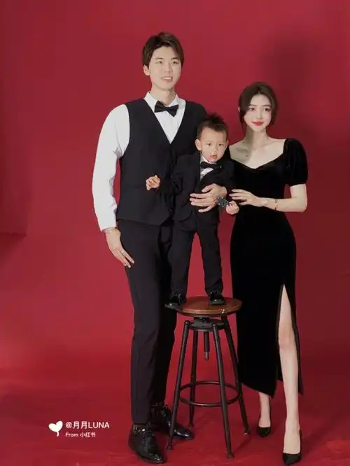 一家三口亲子照写真花絮宝宝各种不配合