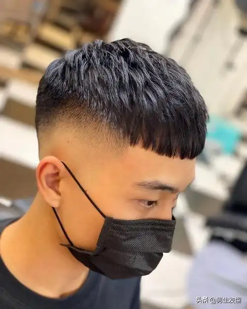 男生留什么发型好看 男生清爽短碎发-诚智百科网