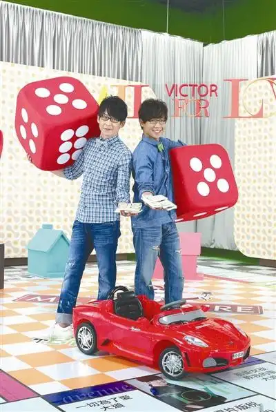 品冠力邀五月天鼓手冠佑客串mv.