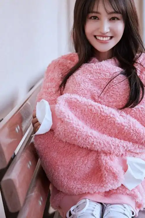 18岁郑爽一袭白裙浅笑嫣然,满脸胶原蛋白,大型"回忆杀"现场!