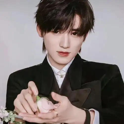 霸道总裁宋亚轩 西装