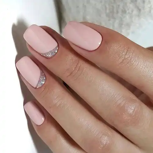 裸体美甲:照片创意 2021-2022