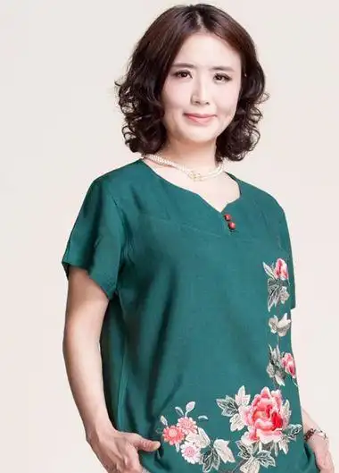 中老年圆脸适合什么发型 中老年圆脸适合的烫发发型图片(3)