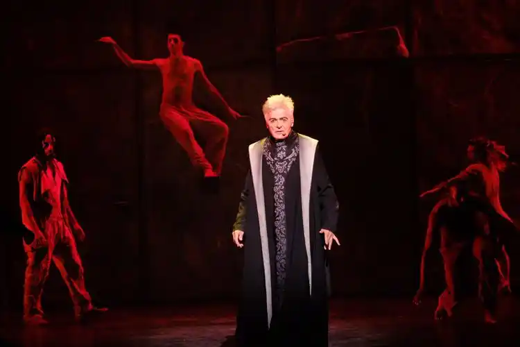 时隔17年法语原版音乐剧巴黎圣母院再来京