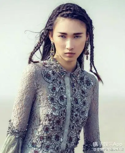 金璐璐的真名叫娄清,她是个专业模特.