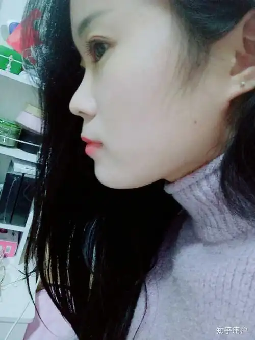 这张有用软件给鼻梁打高光 有想过做鼻子的 觉得鼻子好看 五官就好看