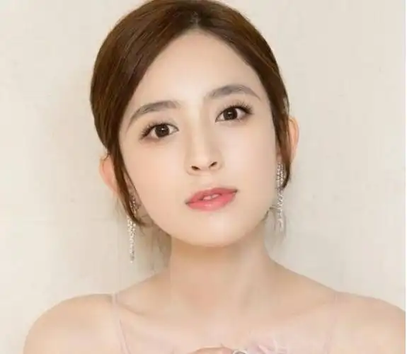 古力娜扎一脸雀斑照片 新疆美女古力娜扎真实素颜是什么样子