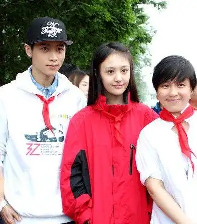 将被经纪公司"转型",拟照angelababy的容貌,以及其的出道路线,将郑爽"