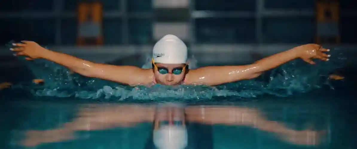 美女跳水游泳美女游泳运动员视频素材