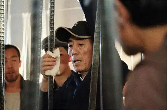 张艺谋在电影中主要选择了一些有着专业背景的演员,比如巩俐和姜文