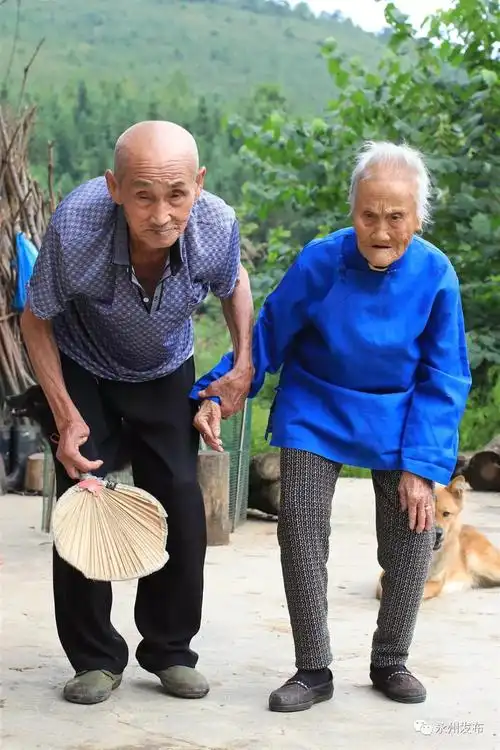 永州这对百岁夫妻携手96年 橡树婚写就爱情佳话