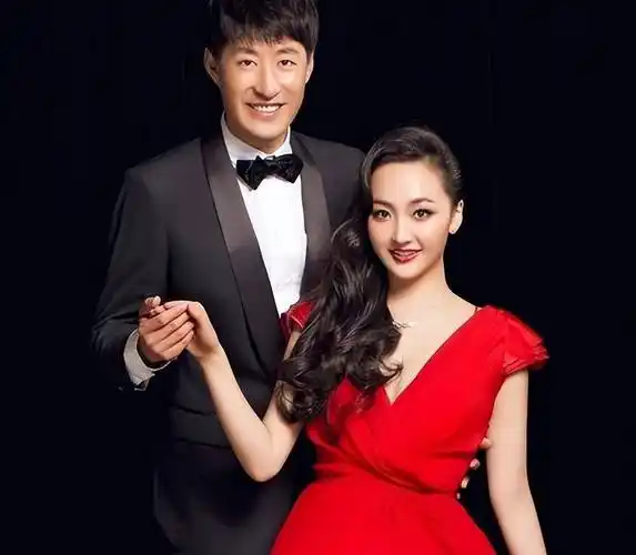 于震:"家暴"将妻子打到流产,2婚娶小13岁娇妻,变成宠妻狂魔_工作_酒吧