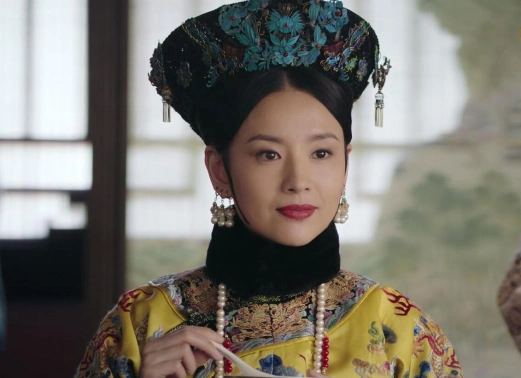 《如懿传》家世好,身份尊的富察琅嬅,一生输于"太在意"