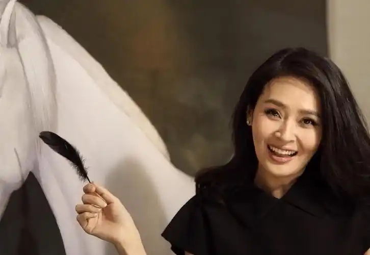 有种"整容"叫于明加结婚,老公胡俊变化不大,她却像变了一个人