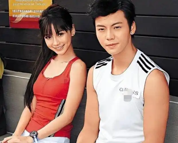 2005年20岁的陈伟霆在录制节目时邂逅了年仅16岁的杨颖,俊男美女朝夕