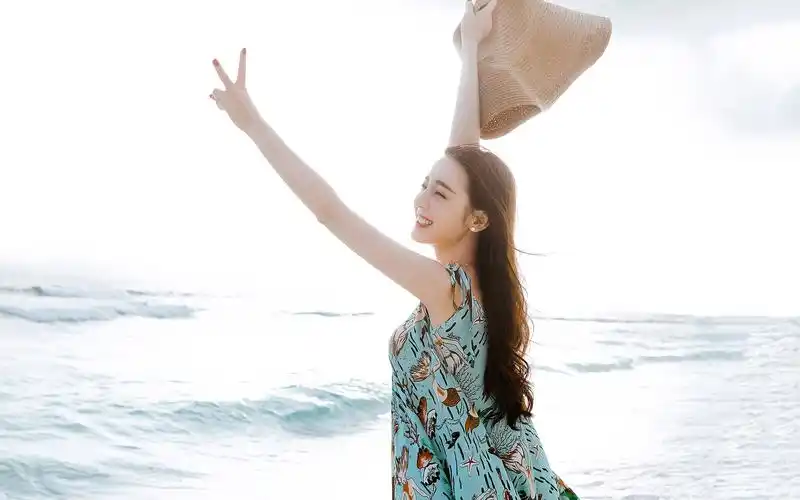 电脑壁纸 明星 大陆明星 新晋金鹰女神迪丽热巴日常写真