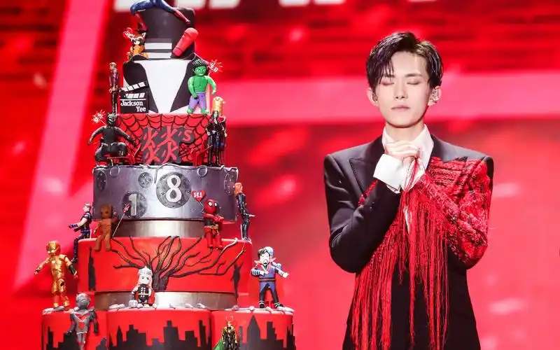 易烊千玺十八岁生日会成人礼vlog