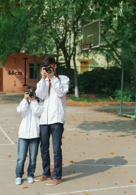 前一阵子,微博一对身高差距达35厘米的情侣瞬间爆红,他们的身高差距被