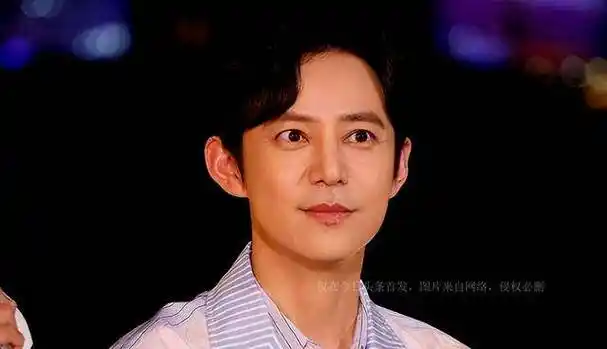 20年,何炅因收礼物被官媒批评?圈内好友为何集体沉默?_事件_节目_声誉