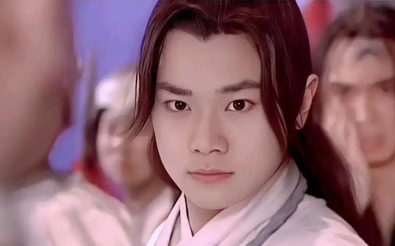 曹骏出道即顶流,有颜值有实力!小时候多少人长大都想嫁给他.