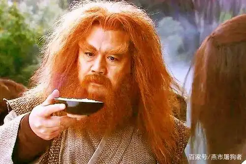 倚天屠龙记:10岁拜师,28岁成魔,细看之下,金毛狮王有点怂