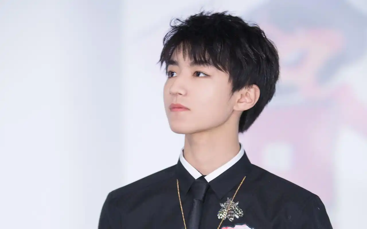 王俊凯新座驾曝光比保时捷卡宴还霸气网友霸道总裁的既视感