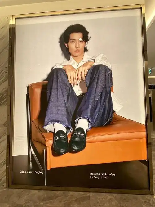 肖战超话大阪阪急mens馆2层gucci和心斎橋大丸2层gucci也有#肖战gucci