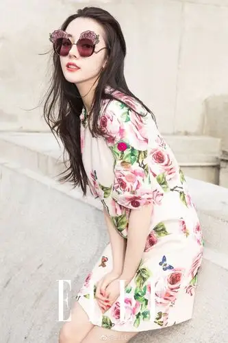 迪丽热巴米兰街拍,裤装,短裙,长裙,三只小迪你更喜欢哪一枚?