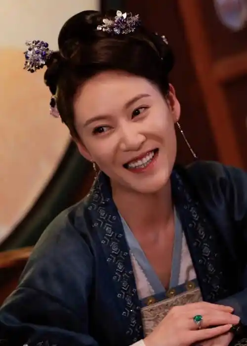 赵丽颖新剧里的"第一戏精",与郭麒麟演母子走红,41岁越来越火_赵柯