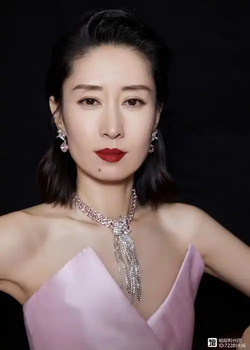 中年女演员无戏可拍?44岁的刘敏涛五部作品同时播出,风格多变