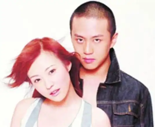 回顾郝蕾:爱情婚姻都有泪,带双胞胎儿子生活,离婚后和父亲和解|邓超