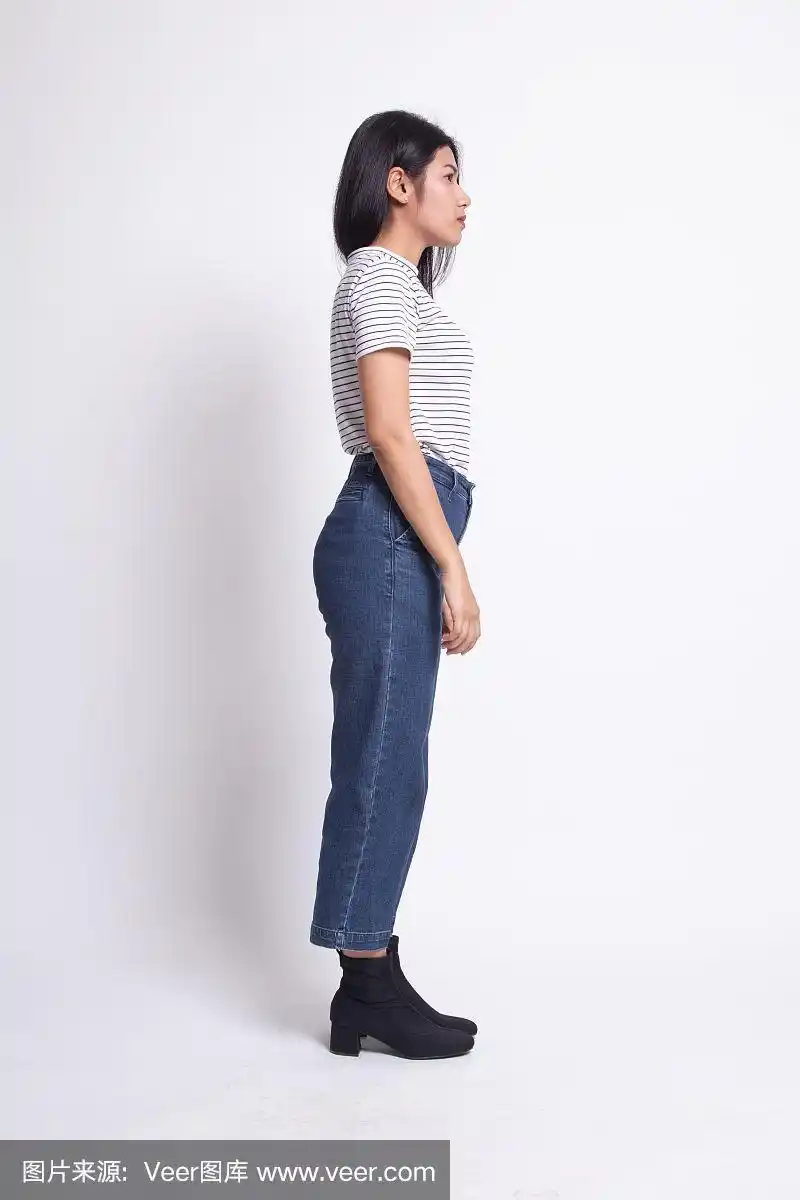 全身侧面的美丽年轻亚洲女人.