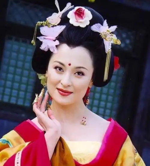 王璐瑶的身高恰好达到165厘米,体重大致保持在50公斤左右.